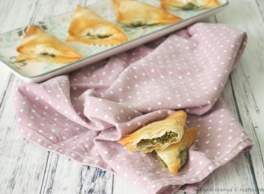 Involtini di pasta fillo con spinaci e feta Bimby